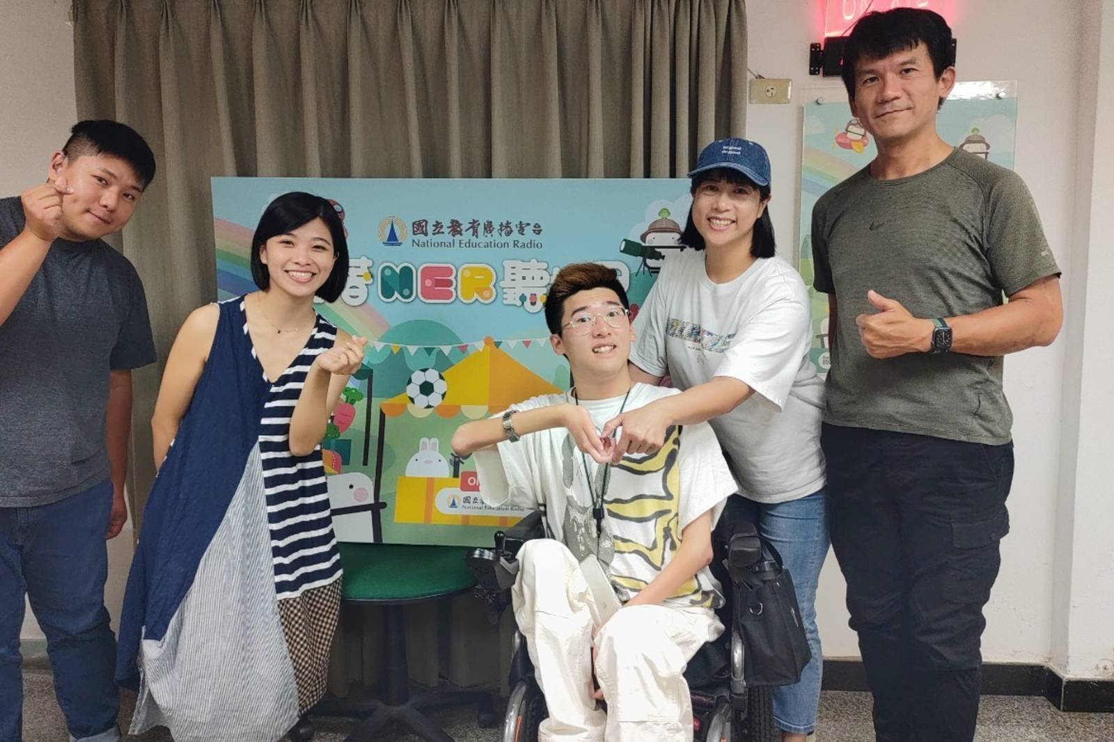 徐若鈞：繪畫世界自助助人