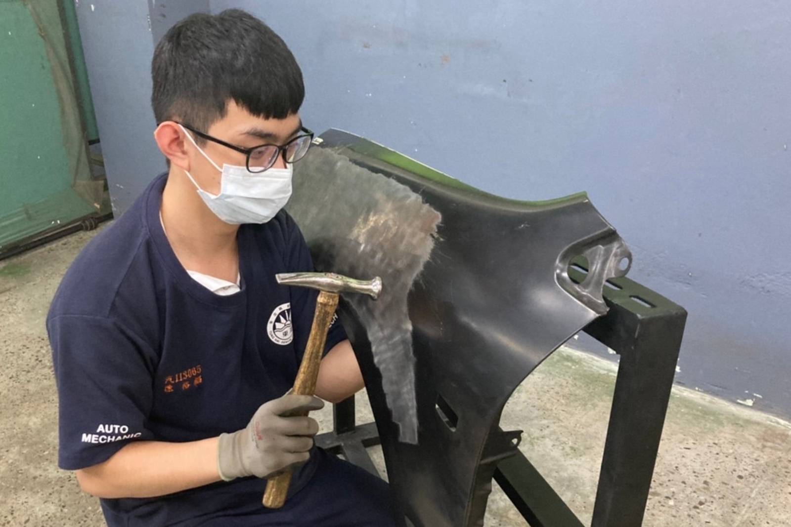 用技能打造美好未來 十六歲的汽車板金金牌-陳宣廷