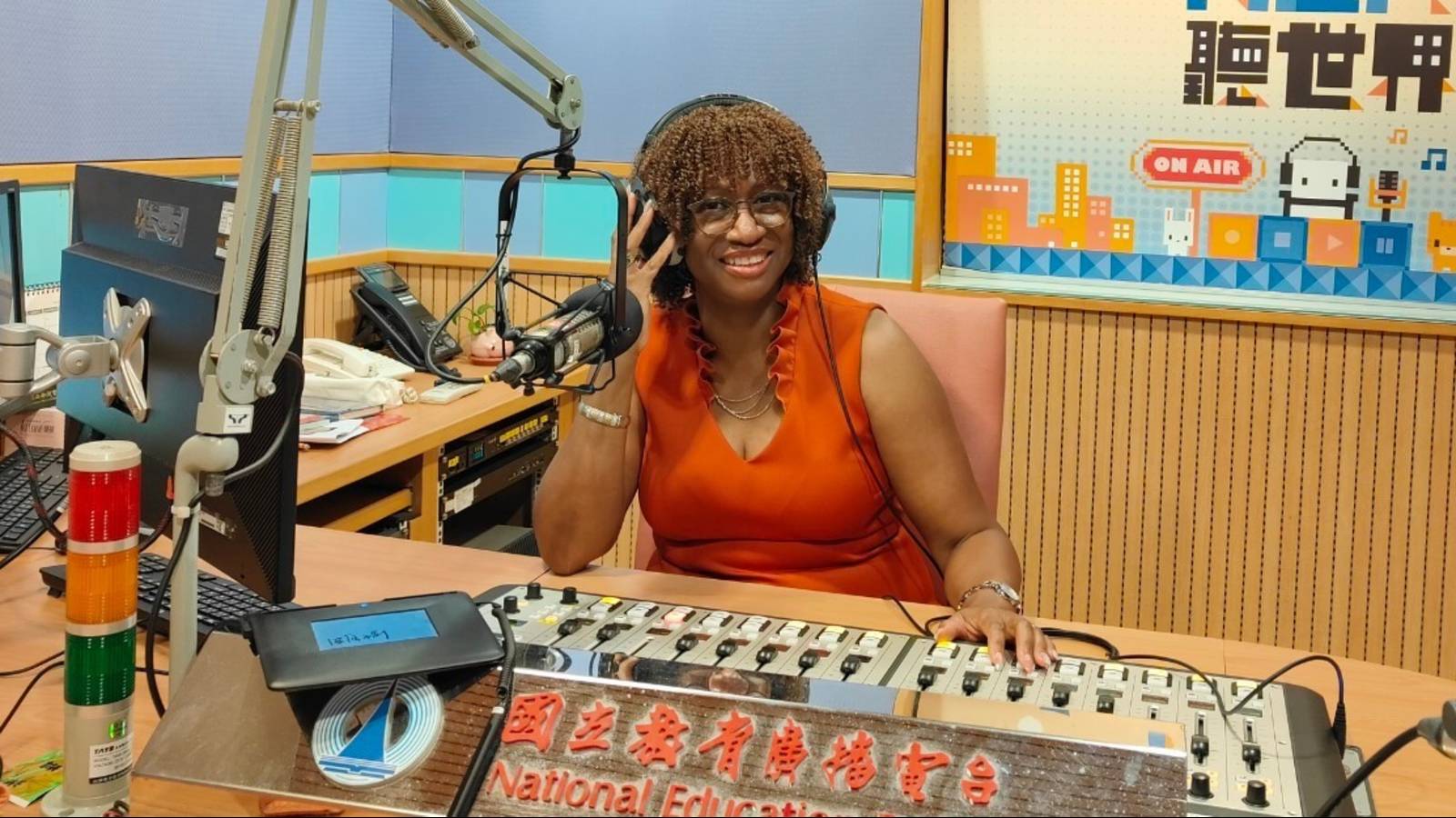 〈影像直播〉6月魔法英語Live Call-in: 聖文森及格瑞那丁大使Andrea跟大家聊臺灣