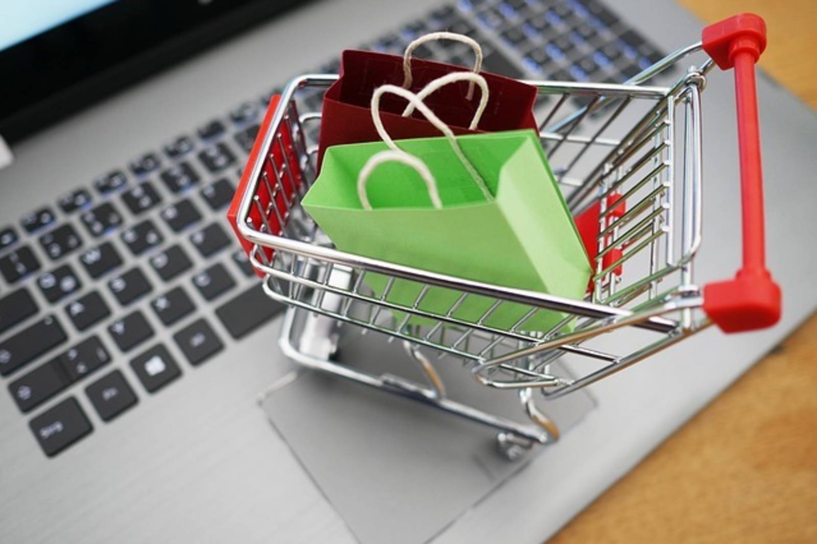 It’s Black Friday today. (今天是黑色星期五)