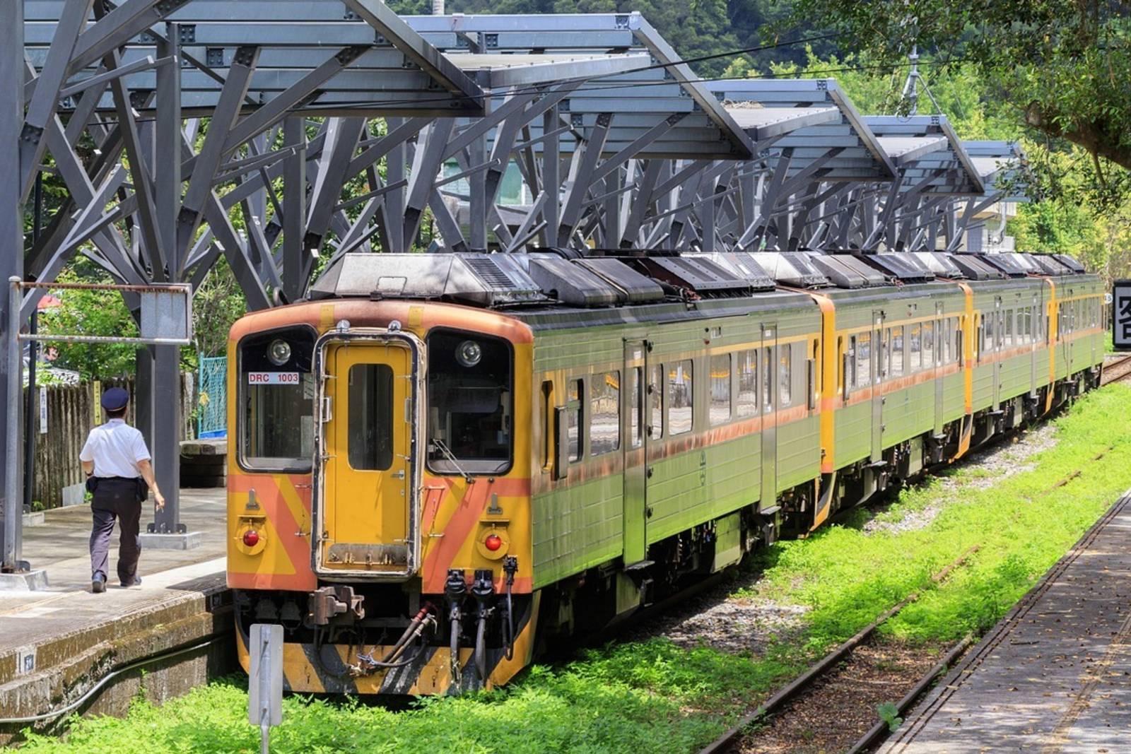 哲學思想實驗--永遠的電車難題