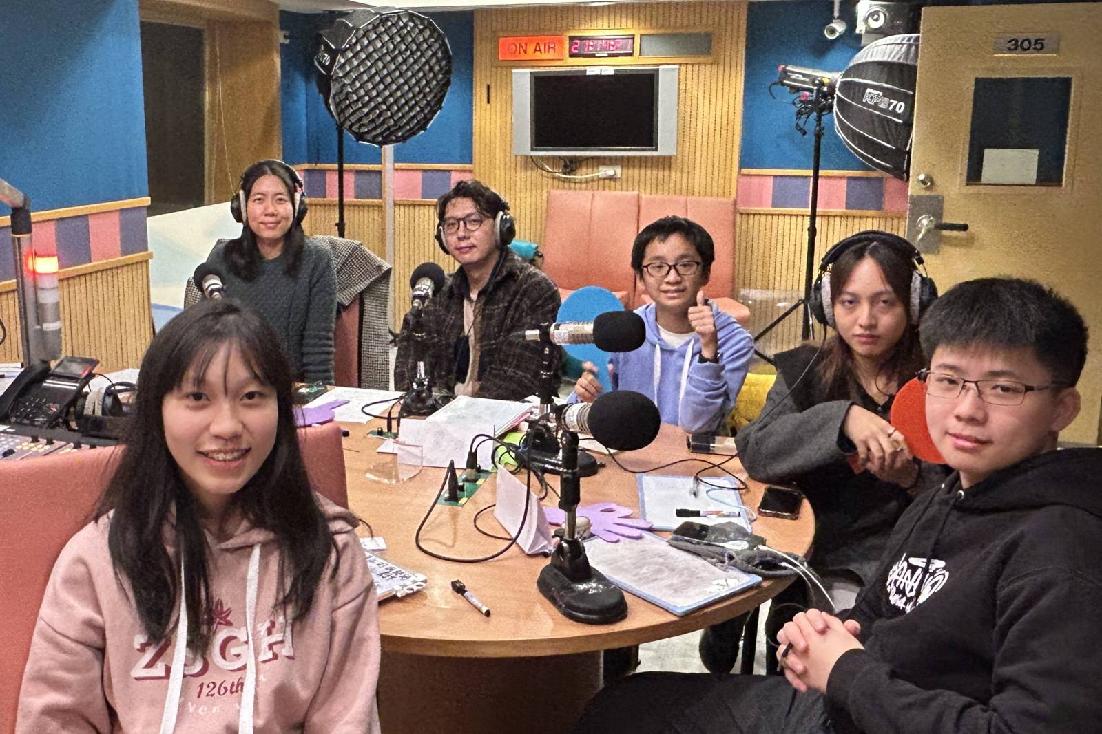 以科技AR作為輔助的藝術電商平台