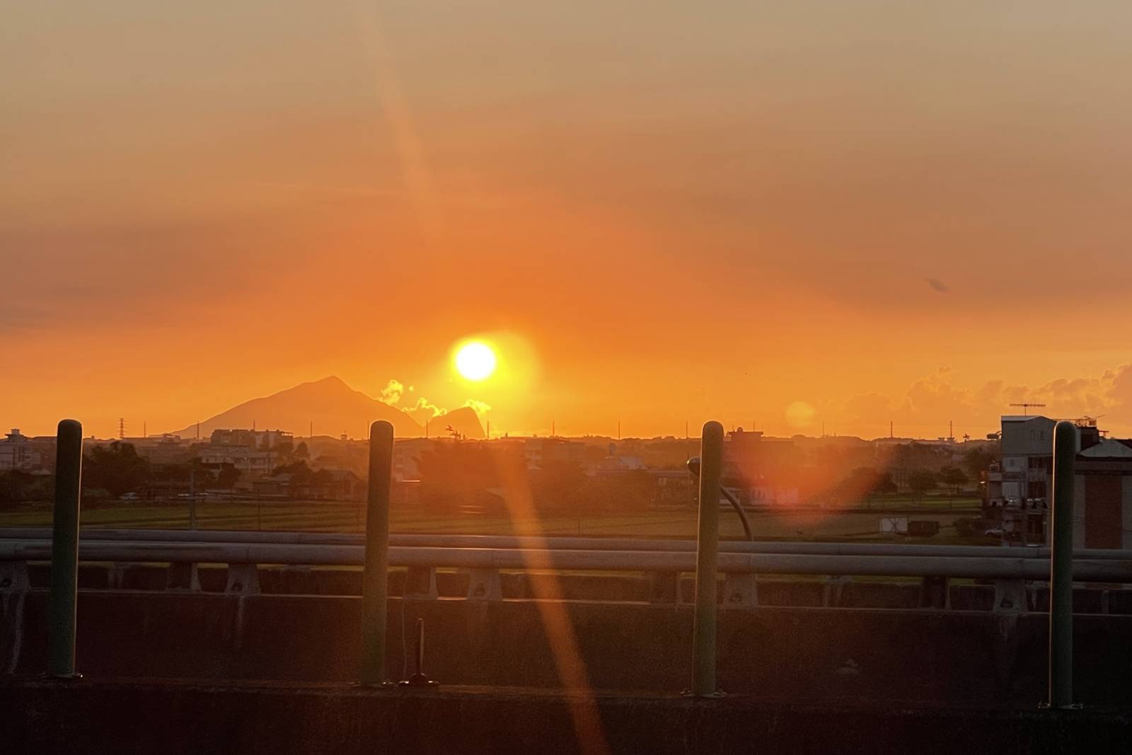 龜山朝日照宜蘭