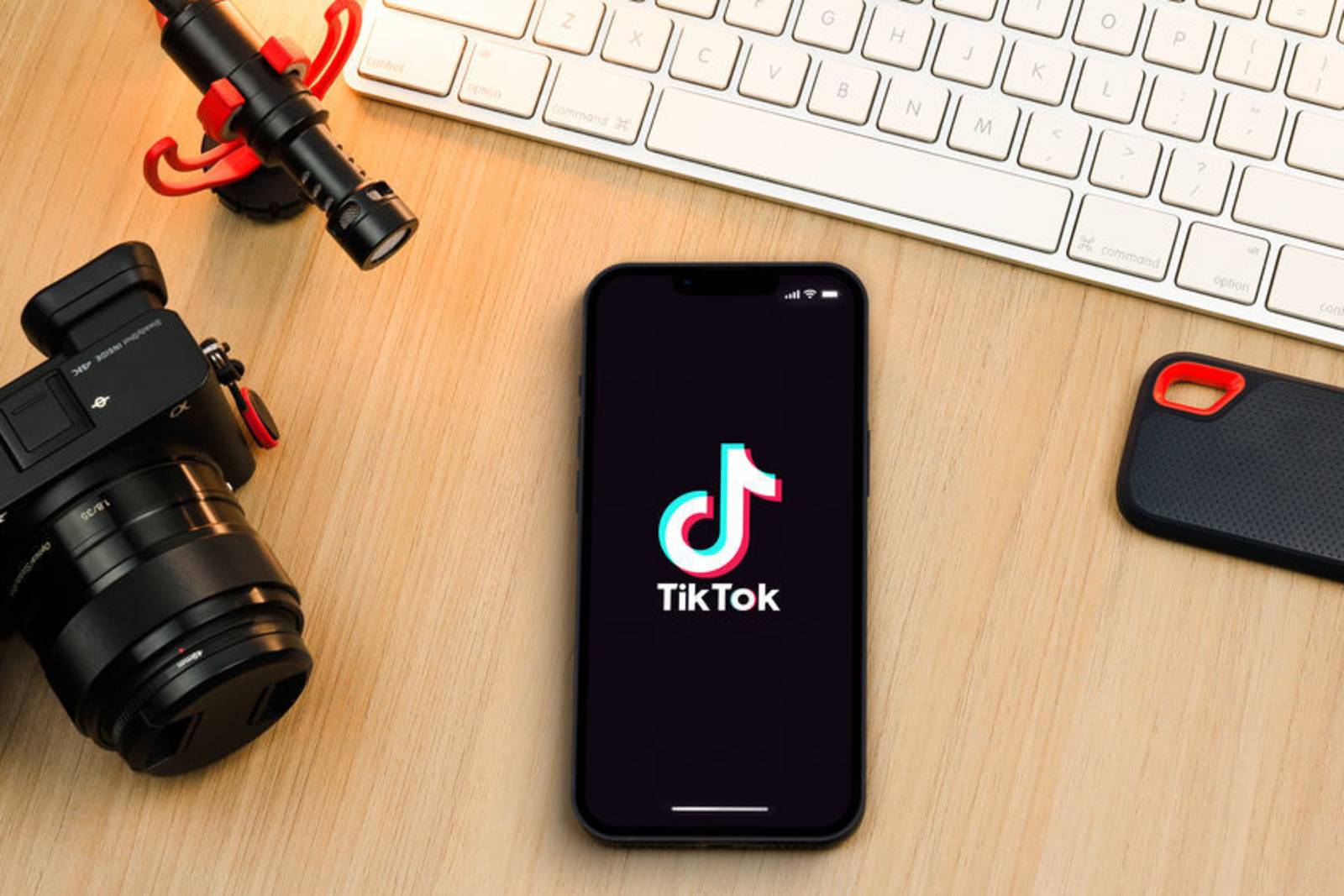 TikTok教戰手冊：假訊息、抖音腦與美國禁令下的國安隱憂